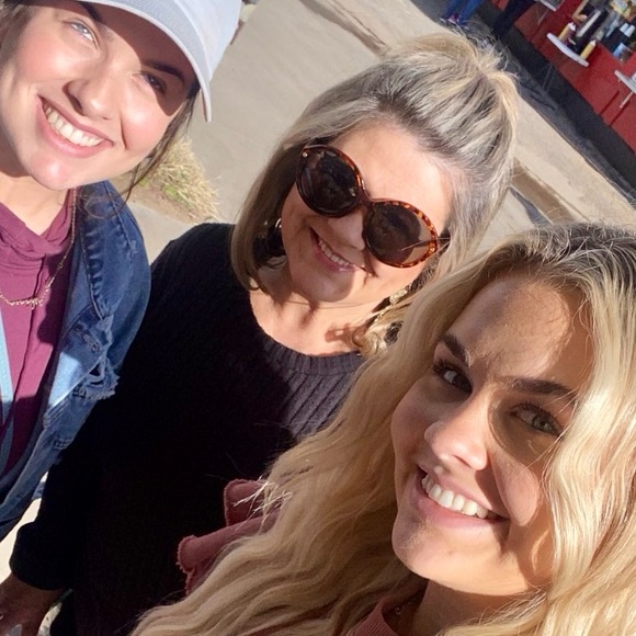 Meet your Posher, Kimmy - Picture 3 of 8